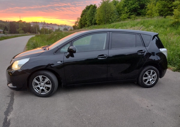 Toyota Verso cena 35999 przebieg: 155000, rok produkcji 2010 z Brzozów małe 631